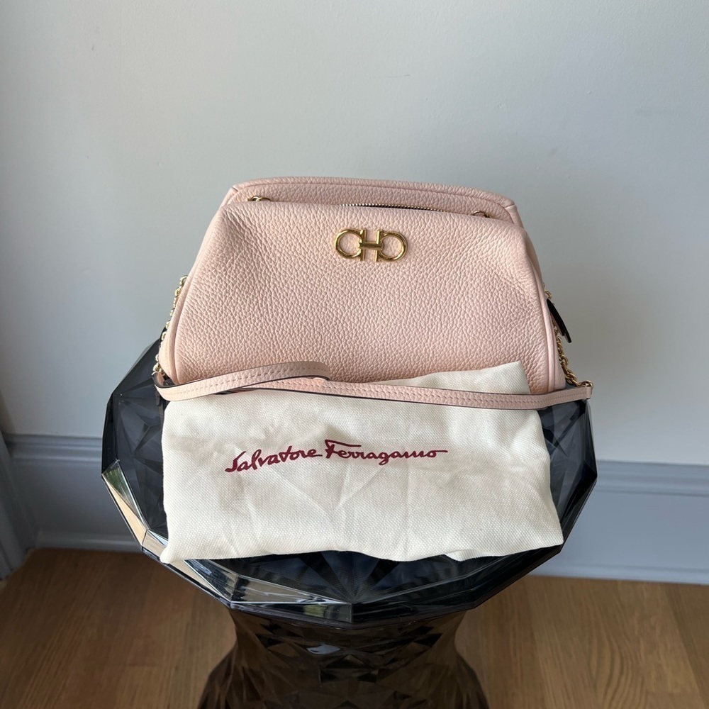 NWOT Ferragamo Gancini Leather Clutch Bag w/ Strap - Picture 4 of 16